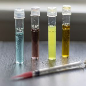 Reactivos para el análisis del agua de la piscina