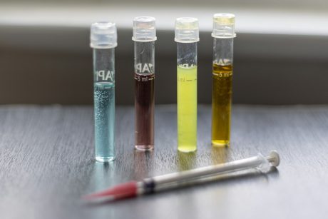 Reactivos para el análisis del agua de la piscina